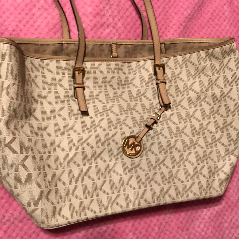 Michael Kors tote bag, good condition.